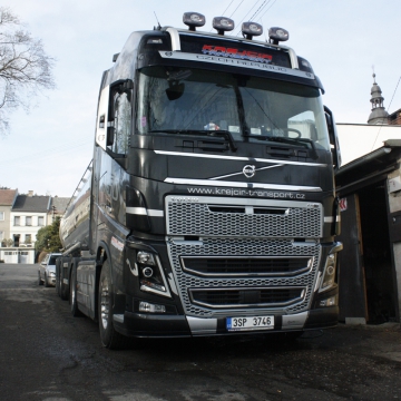 Cisternový vůz Volvo společnosti KREJČÍŘ transport